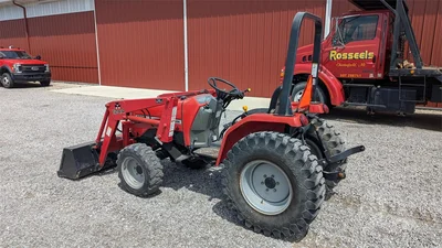 USED 2001 MASSEY FERGUSON 1233