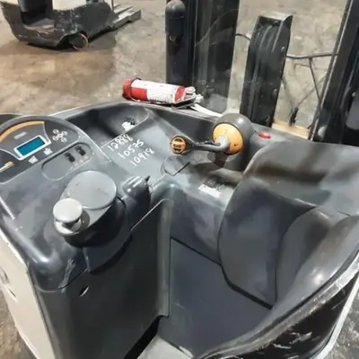 USED 2016 CROWN RR5725-45