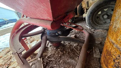 LELY DRY FERTILIZER Agriculture Equipment | Iron Listing (7)