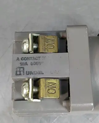 IDEC 604444-R Selector Switch Black Loc4E6