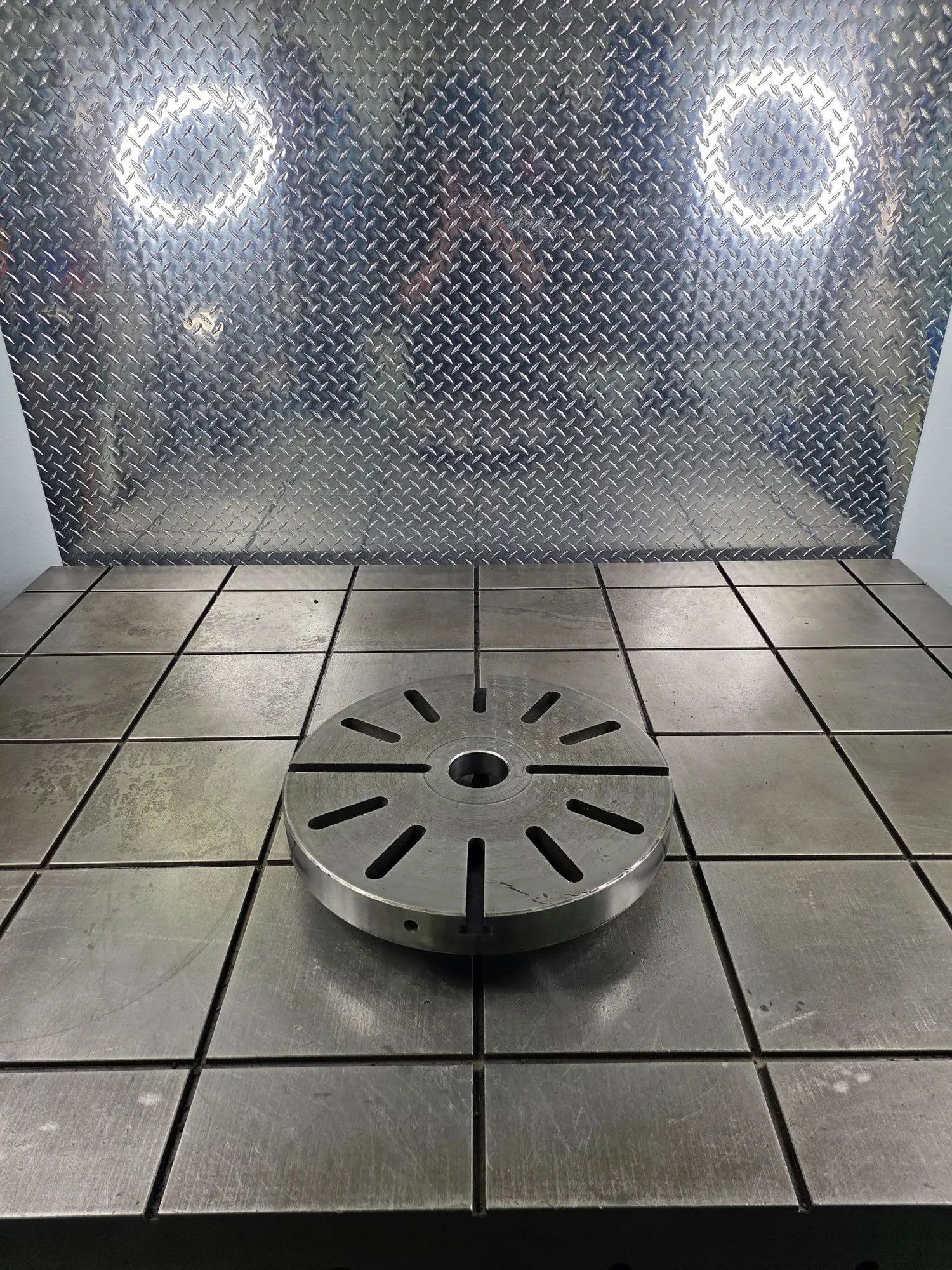 17.5" FACEPLATE D1-8 2-3/4" Bore #8275