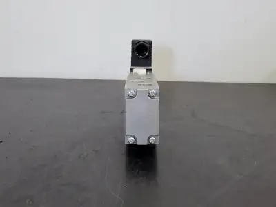 2-Position Single Solenoid Pneumatic Valve 4F310-10