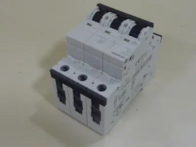 USED SIEMENS 5SY4303-7