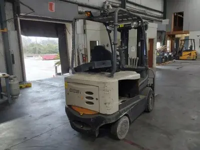 USED 2017 CROWN FC5245-60