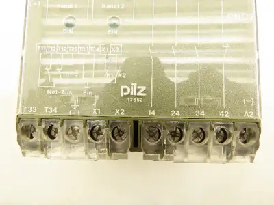 Pilz Pnoz 17652 Safety Relay 230VAC 5A 50-60Hz