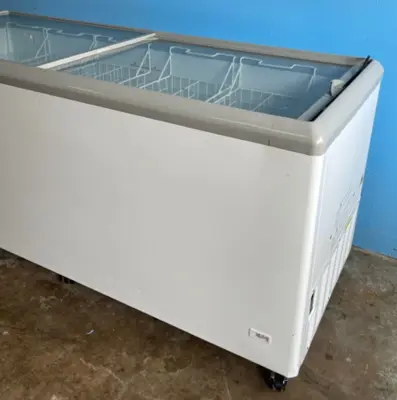 75-0007 Master-Bilt MSF-71AN Glass Chest Freezer