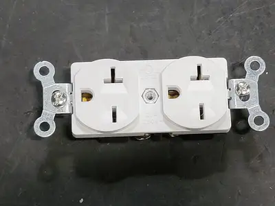 20A 250V Duplex Receptacle White (Box of 77)