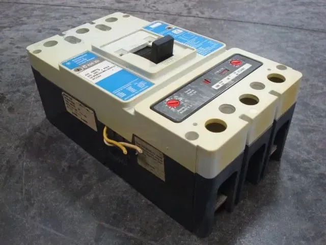 Westinghouse KDB2400M01S09Y07 Shunt Trip Circuit Breaker 400 Amps 2 Pole Used