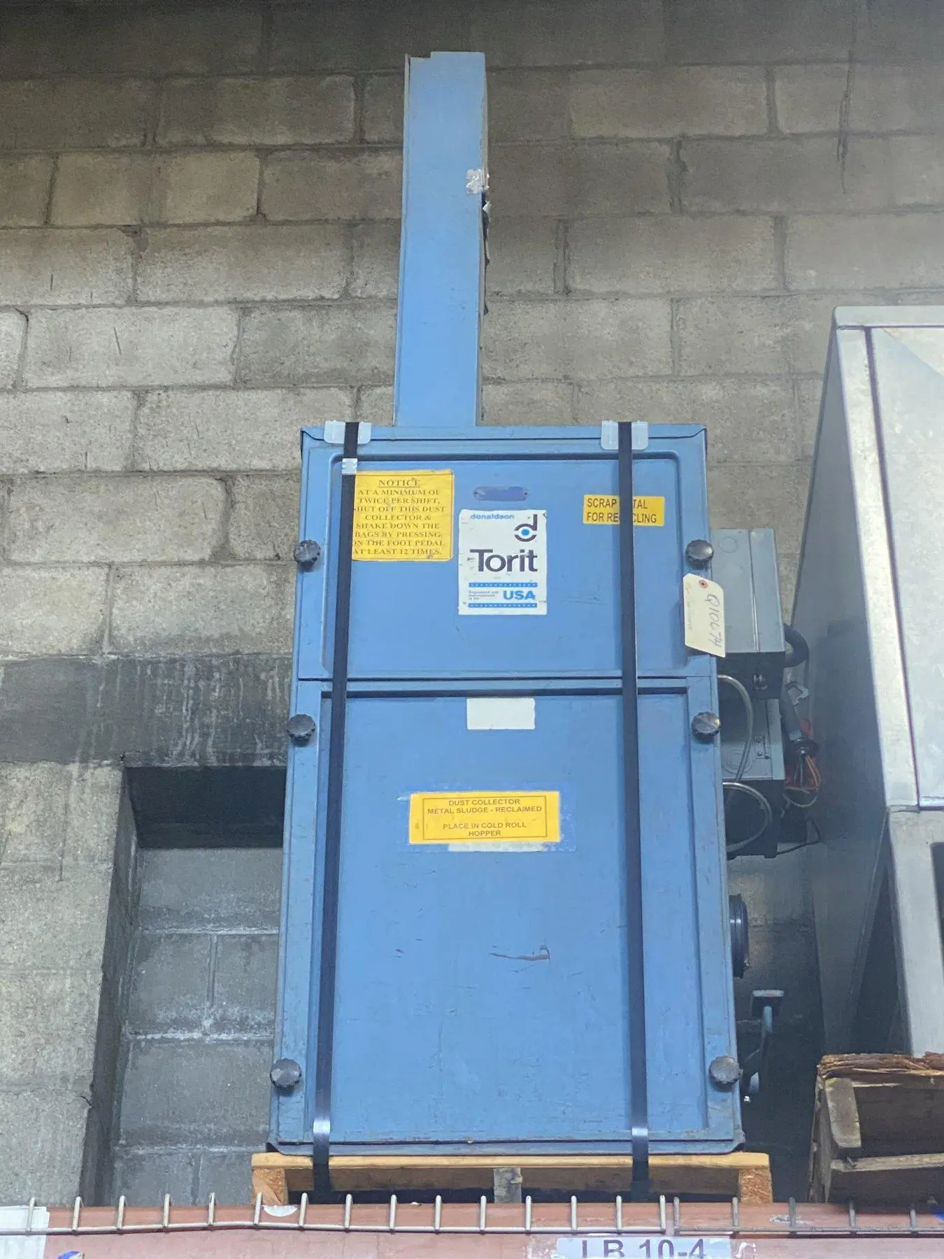 USED Donaldson Torit 75 CABINET