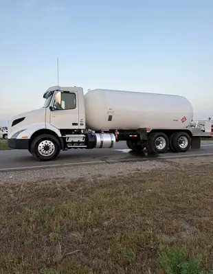 Used 2021 VOLVO VNR WESTMOR PROPANE TANK Tanker trucks Minnesota US | Carco Truck & Equipment #1514139