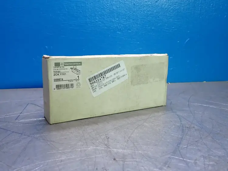 New | in-Stock 2007 TELEMECANIQUE ZCK Y101 Miscellaneous MRO | HGR 24 #751044