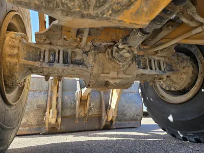 USED 2019 LIEBHERR L566