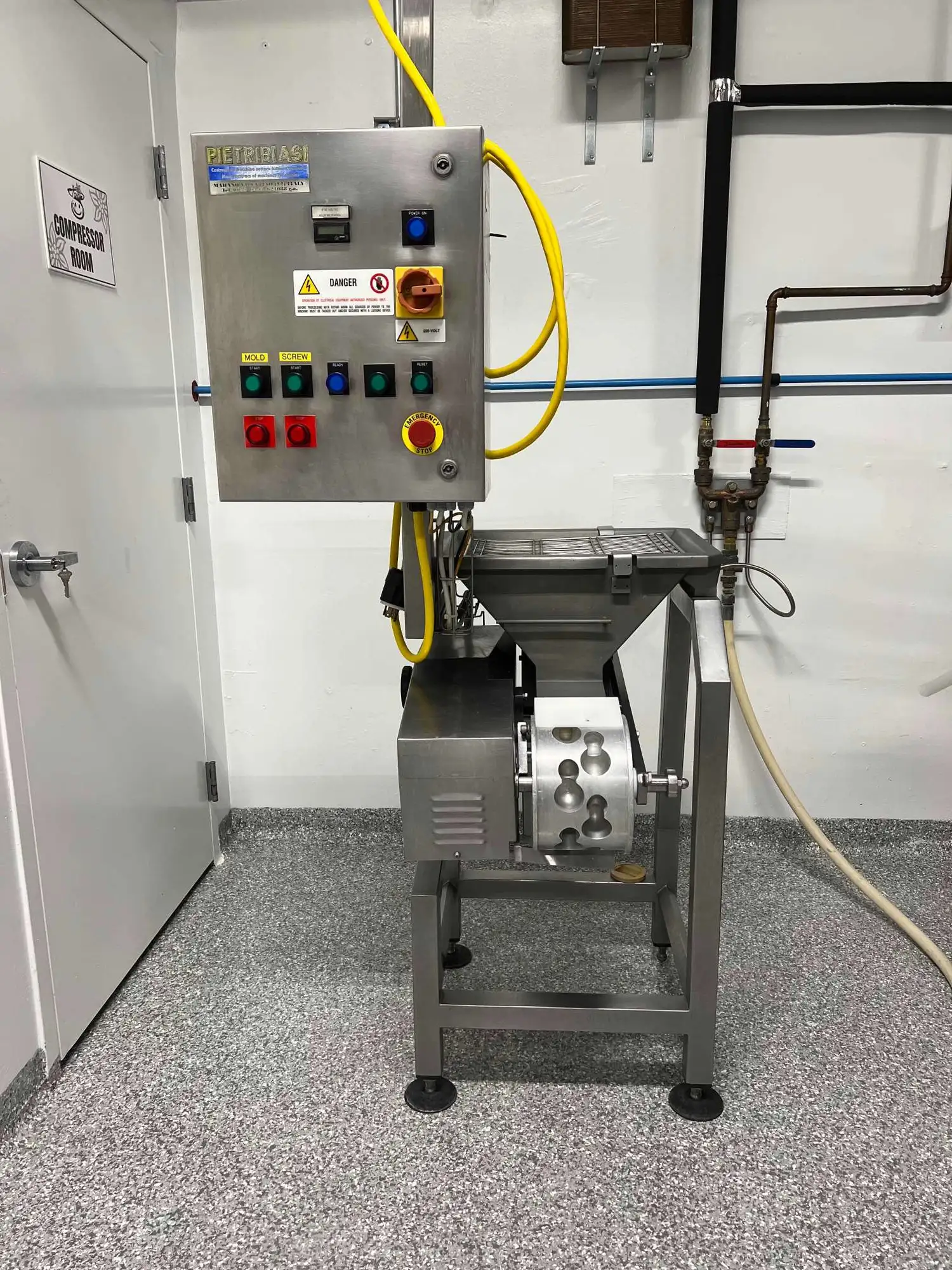 USED 2007 PIETRIBIASI MOLDEADORA DM.27