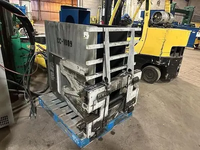 CASCADE 25D-CCS-35Q 2500LB CAPACITY CARTON CLAMP ATTACHMENT WITH SIDE SHIFT
