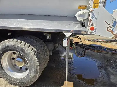 USED 2015 PETERBILT 579