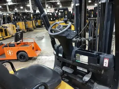 USED 2014 YALE GLP060