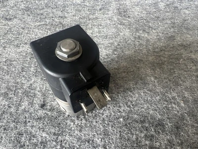 Used Parker 7D100C2-17 Misc Electrical & Power Parts California US | Davliegogo LLC #1718839