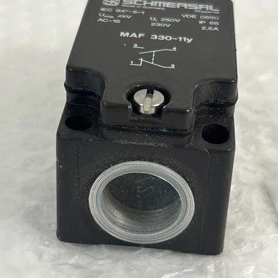 NEW Schmersal MAF 330-11Y