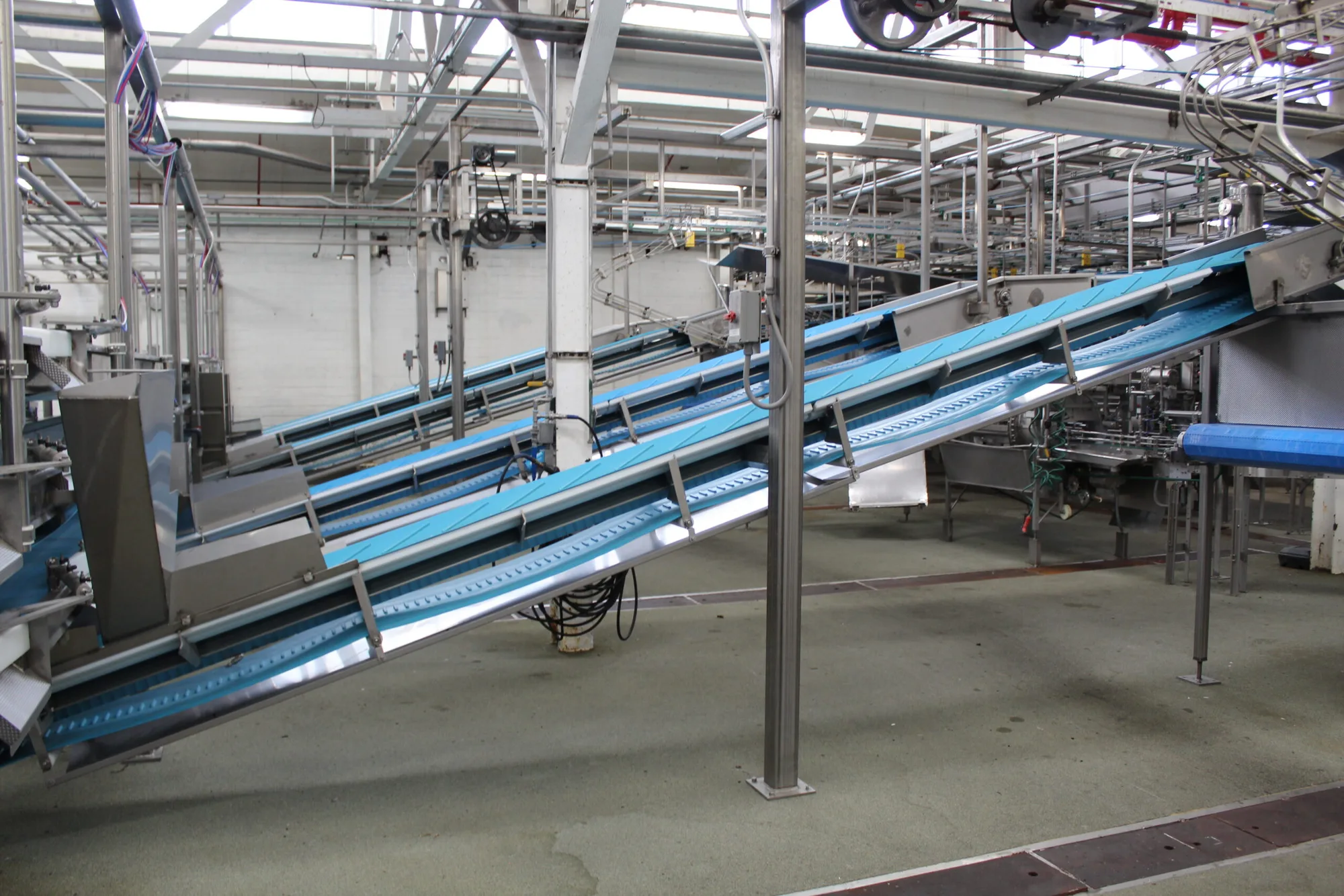 Inclined Hopper Infeed Belt Conveyor