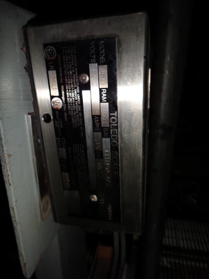 664 Gallon 304 Stainless Vertical Tanks with Load Cells