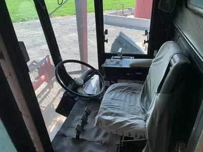 USED 1976 GLEANER MODEL L