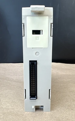 NEW Omron C200H-OD211