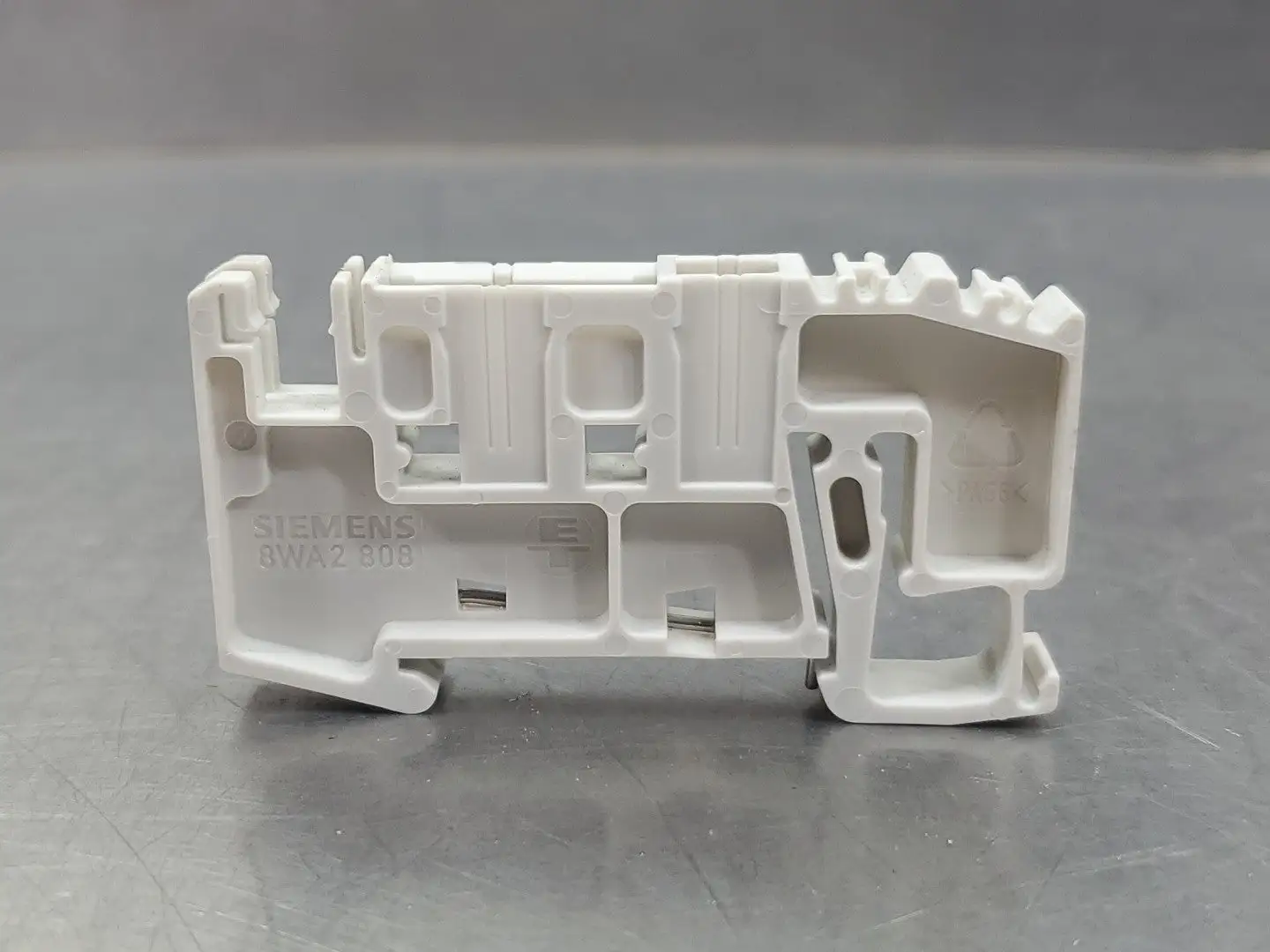 USED Siemens 8WA2 808 End Retainer Block