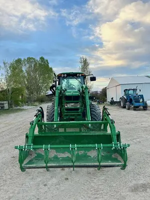 USED 2009 JOHN DEERE 7330 PREMIUM