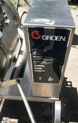 USED 2004 GROEN KETTLE USED TABLE TOP HAND TILT 20 QUART CAPACITY WITH STAND – ELECTRIC TBD-20