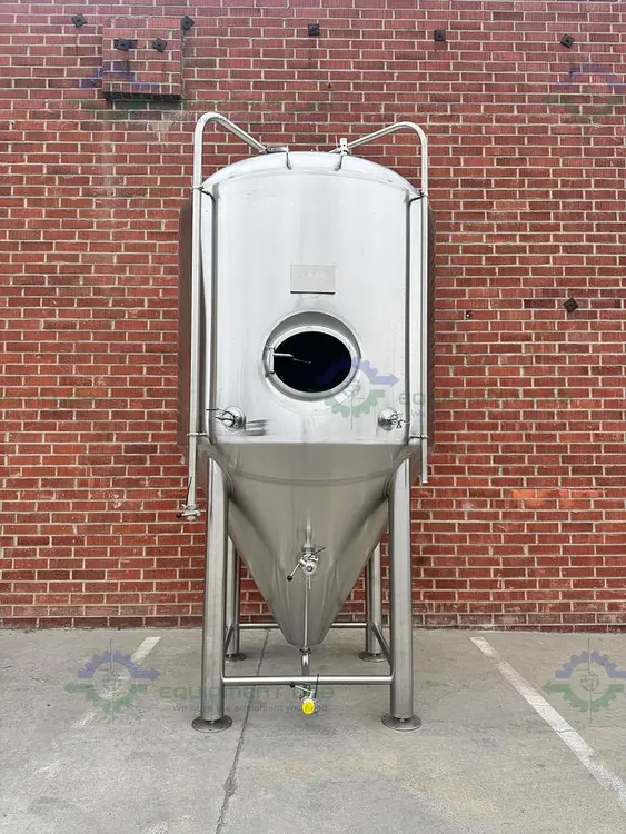Used BLACKSTONE VENTURES 4700 LITER /30 BBL  STAINLESS STEEL JACKETED FERMENTATION TANK Reactors California US | Equipment Lab #1262710