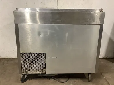 152-0407 True TPP-44 Sandwich Pizza Prep Table