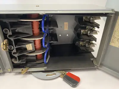 USED SQUARE D SER. E1 FUSIBLE TWIN SWITCH PANELBOARD DISCONNECTOR UNIT 100A