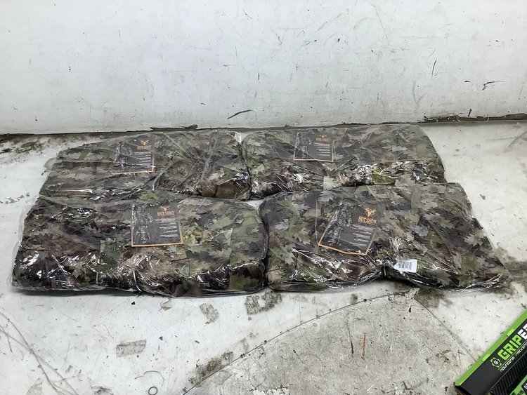 Used _UNKNOWN_ _UNKNOWN_ Apparel, Gloves, Lab Coats Michigan US | Miedema Asset Management Group #1413716