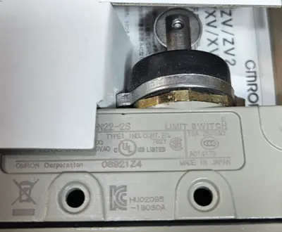 Omron ZE-N22-2S ZEN222S limit Switch Loc4A10