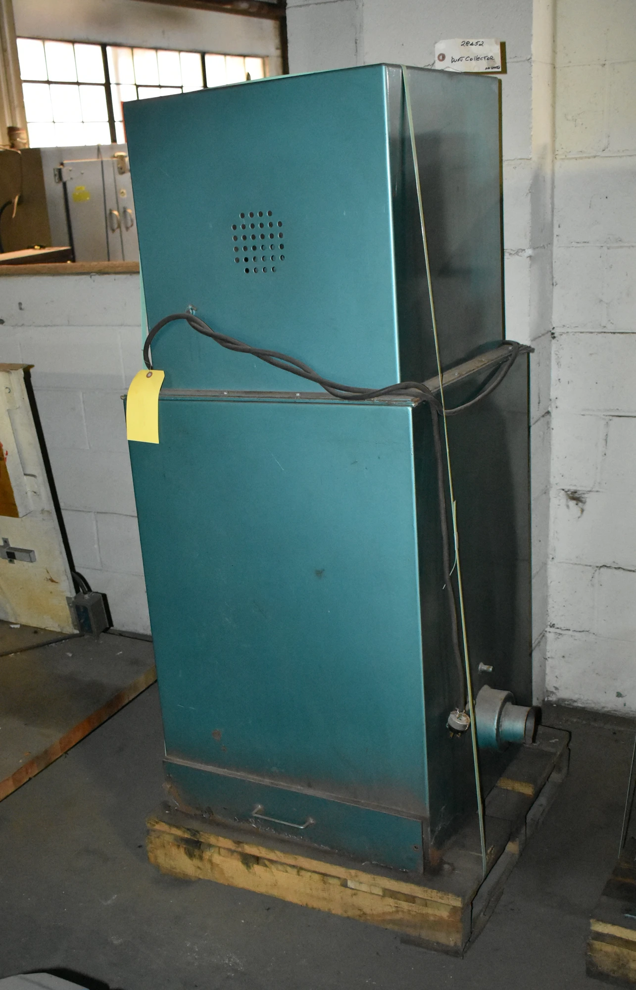 INDUSTRIAL FLOOR STANDING DUST COLLECTOR w/SINGLE PHASE ELECTRICS