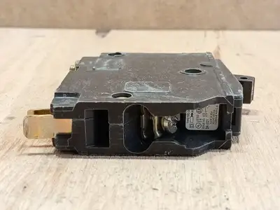 Used SQUARE D QOB120 Switchgears British Columbia CA | Lenmark #1438617