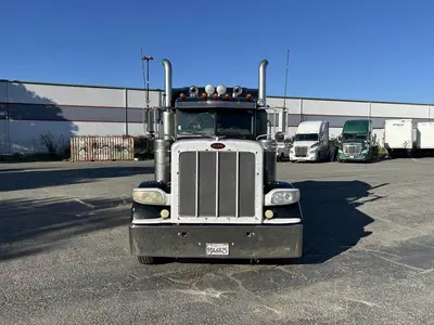USED 2009 PETERBILT 389