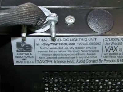 Lighting and Electronics, Inc. 10-Bulb Ministrip Stage / Studio Lighting Bar