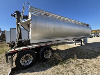 Used 2012 WARREN BULK FEED TRAILER Tanker Trailers Michigan US | Miedema Asset Management Group #1709523