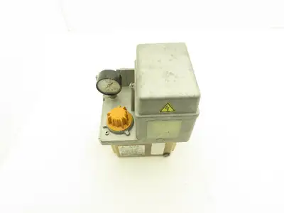 Showa LCB 4 Lubrication Oil Pump Machine Oiler 6L Tank 0.1 L/Min 200V
