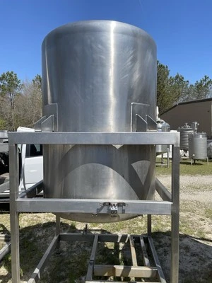 USED Holland & Son 500 Gallon