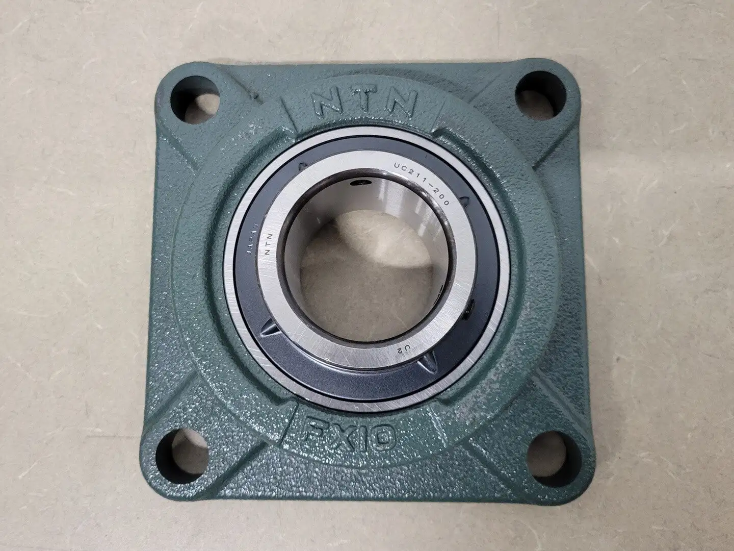 NEW NTN UC211-200