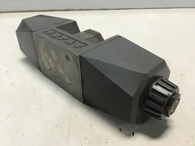 USED VICKERS DG4V-5-2C-M-U7L-H-7-40