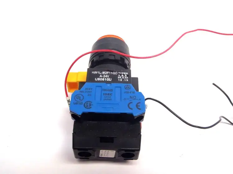 Used IDEC HW1L-M2F11QDA-24V Relays & Switches | Maverick Industrial Sales #1112317