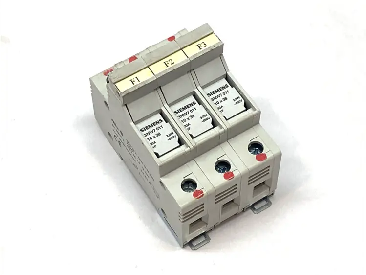 Used Siemens 3-Pole Fuse Holder, 10 x 38, 32A, 3.0W, 690V Fuse Accessories Michigan US | Maverick Industrial Sales #1389775