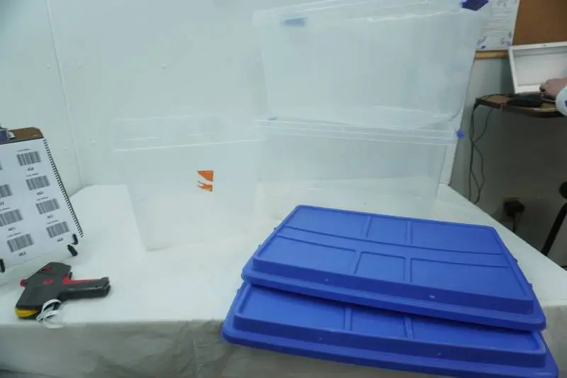 Hefty Storage Containers. 3 large 2 with lids, 1 smaller no lid