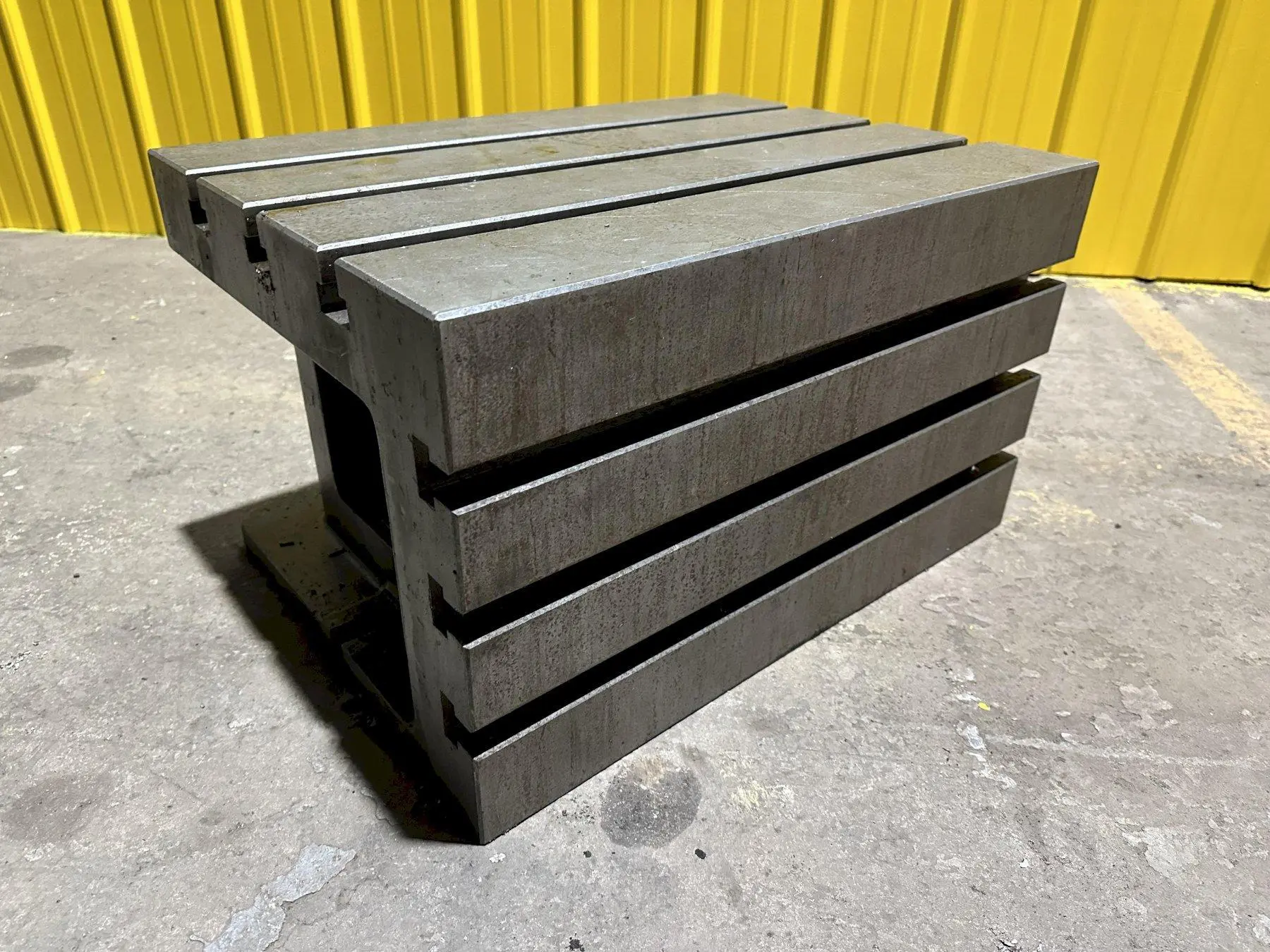 27.5" X 19.5" X 16" CARLTON BOX DRILL TABLE (EXCELLENT CONDITION): STOCK #19725