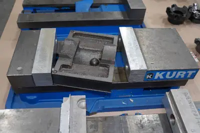 *4* Kurt Machine Vises