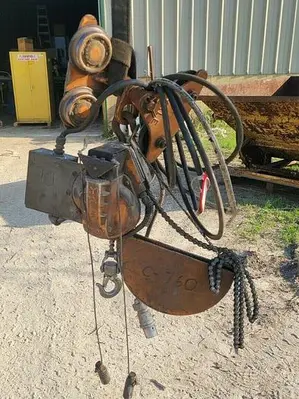 USED YALE 1/2 TON ROLLER CHAIN HOIST