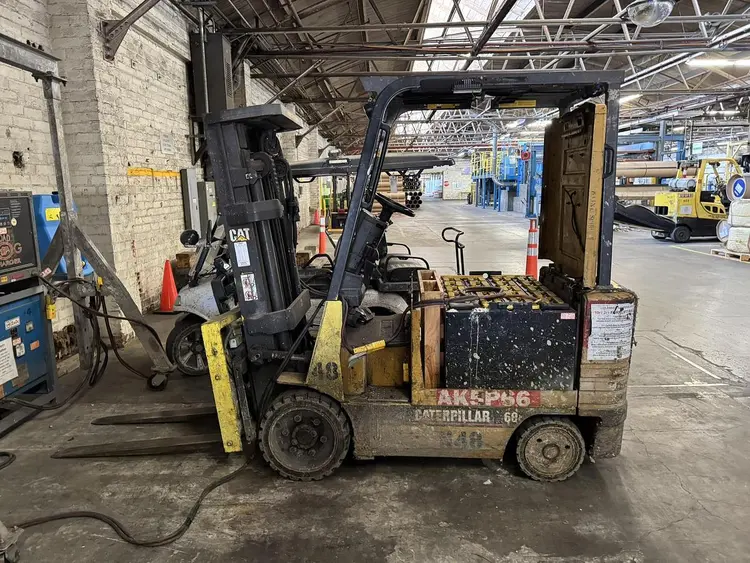 Used CATERPILLAR ELECTRIC FORKLIFT 4-Wheel Sit down Electric Counterbalance Forklifts Pennsylvania US | Global Equipment International, LLC #759432